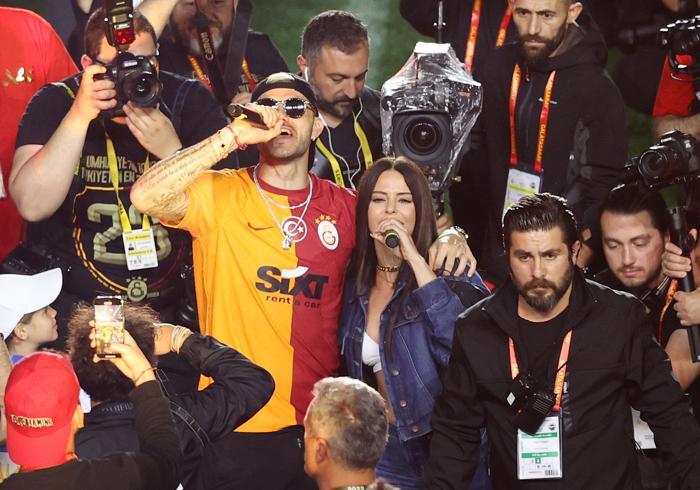 Simge Sağın'dan Icardi'ye özel gönderme! Konserde gol sevinciyle dikkat çekti
