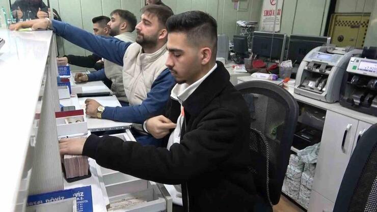 Sahte Dolar Krizinde Kapalıçarşı Esnafının Çözümü: Banknot Ayırt Etme Yöntemiyle Devam Ediyorlar