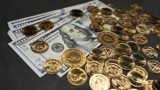 Altın Düşüşe Geçti, Dolar Endeksi Yükseldi: Ekonomistten Önemli Uyarılar Geldi!