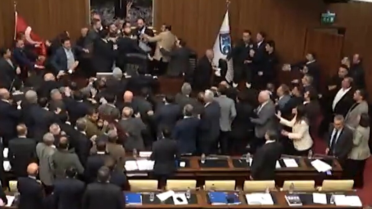 Ankara Belediye Meclisi'nde Konser Bütçeleri Tartışması Kavgayla Sonuçlandı!