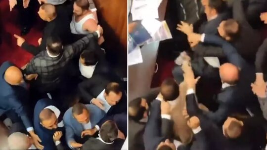 Ankara Meclisi'nde Ebru Gündeş ödemesi tartışması kavgaya neden oldu