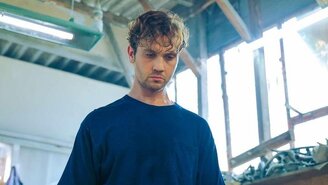 Aras Bulut İynemli'nin Deha dizisindeki bölüm başı kazancı 1.5 milyon TL oldu! Villası yangında zarar gördü