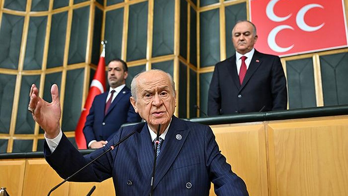 Bahçeli'nin Bayrak İle Mesajı ve PKK'nın Silah Bırakması: MHP'den Çarpıcı Açıklamalar