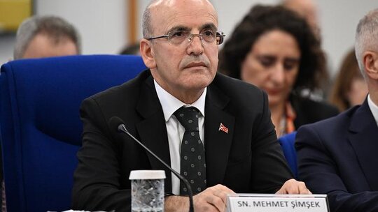 Bakan Şimşek’ten Asgari Ücret Açıklaması: Enflasyona Dikkat Çekti ve Kalıcı Düşüş Vurgusu Yapıldı