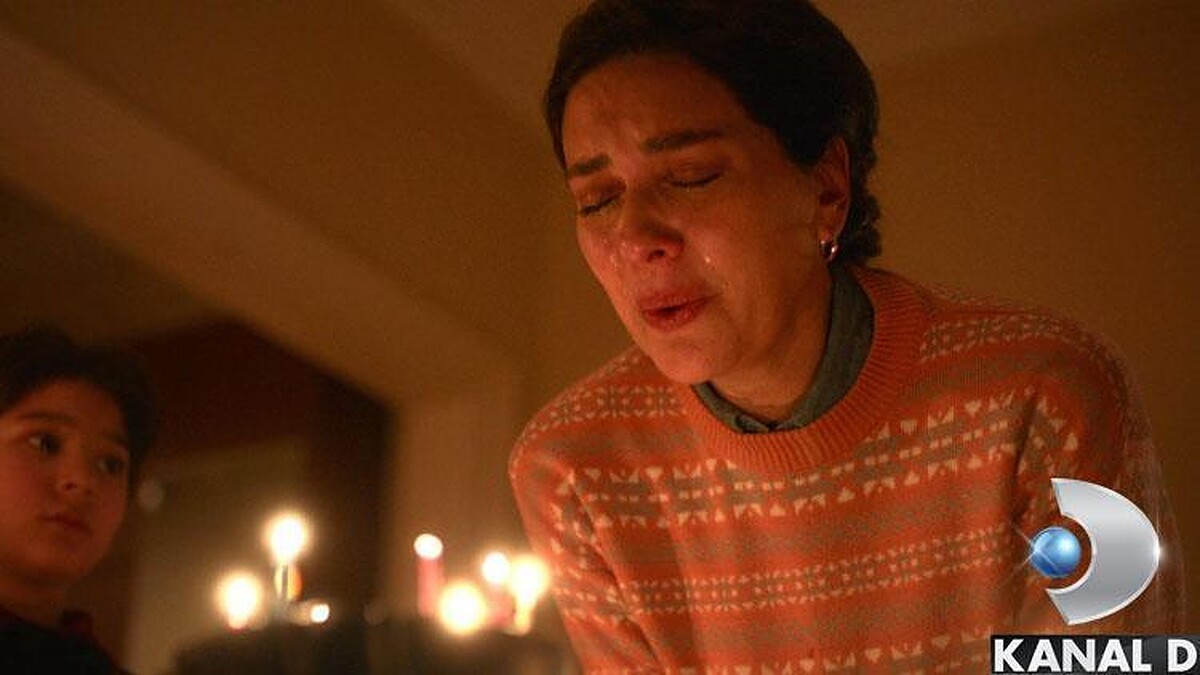 Bergüzar Korel'in hüzünlü performansı ve duygusal anları "Annem Ankara" dizisinde hayat buldu