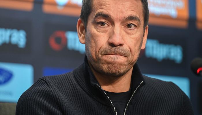 Beşiktaş, Giovanni van Bronckhorst ile yollarını ayırdı, teknik sorumluluk Serdar Topraktepe'ye verildi!