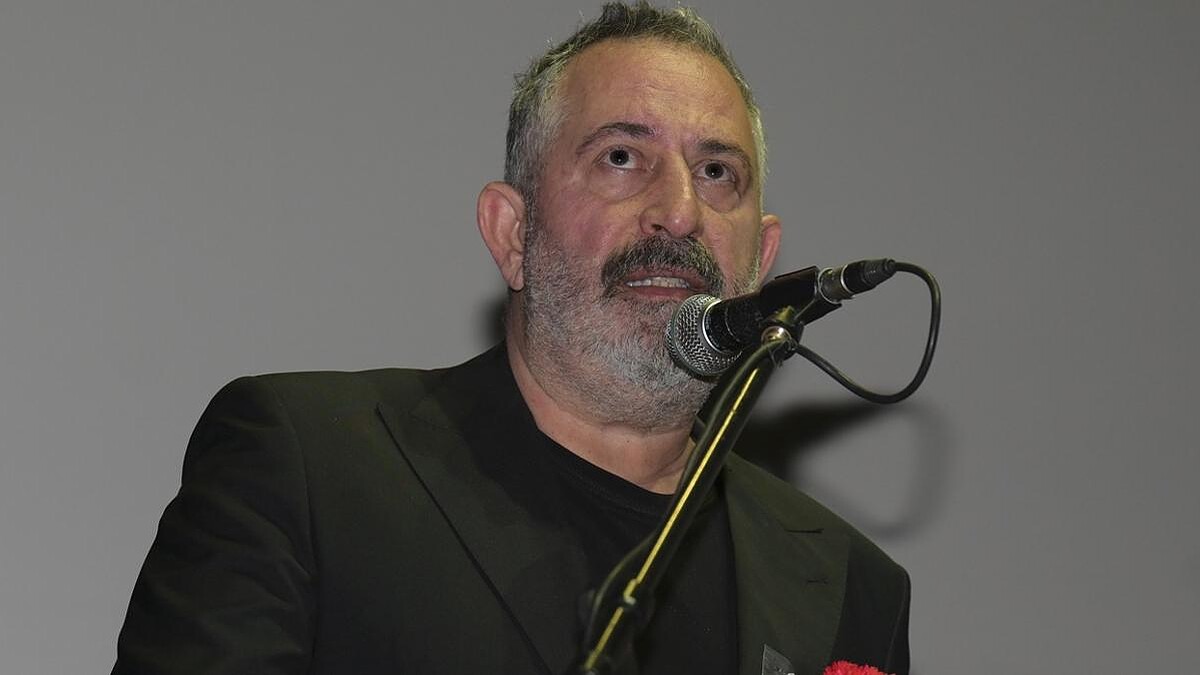 Cem Yılmaz'dan dikkat çeken yanıt! Amatör ve profesyonel ayrımı yokmuş