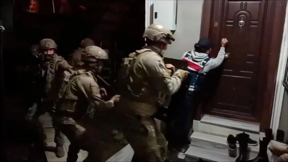 DEAŞ’a Yönelik Gürz-26 Operasyonunda 20 Kişi Tutuklandı, 54 Şüpheli Gözaltında