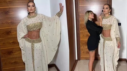 Demet Akalın, Muğla konserinde transparan kıyafetiyle karın kaslarını sergiledi