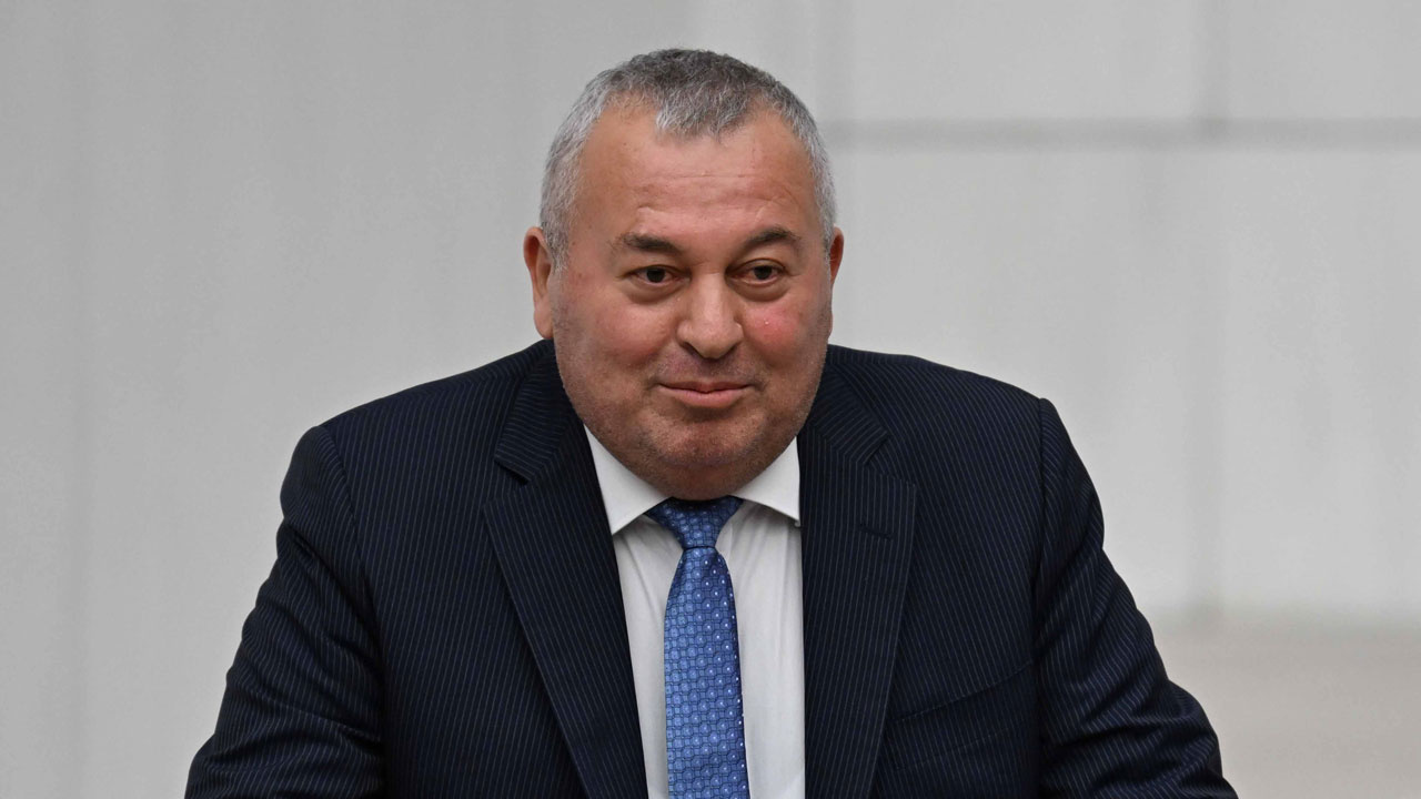 Demokrat Parti'de İstifa Şoku: İki Milletvekili Görevden Ayrıldı