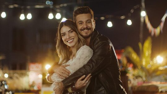 Deniz Baysal ve Barış Yurtçu'dan "Hastayım Sana" İle Müziğe Yeni Bir Dokunuş!