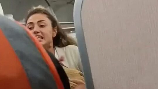 Dilan Çıtak'tan boşanma iddialarını artıran hamle! Eşinin soyadını sildiği öğrenildi.