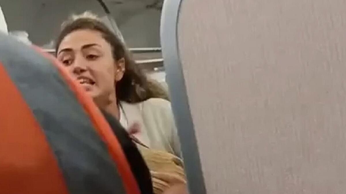 Dilan Çıtak'tan boşanma iddialarını artıran hamle! Eşinin soyadını sildiği öğrenildi.