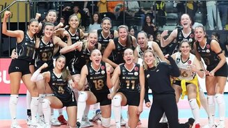 Fenerbahçe Medicana, VakıfBank karşısında 3-2 mağlup olarak ligdeki ilk yenilgisini aldı