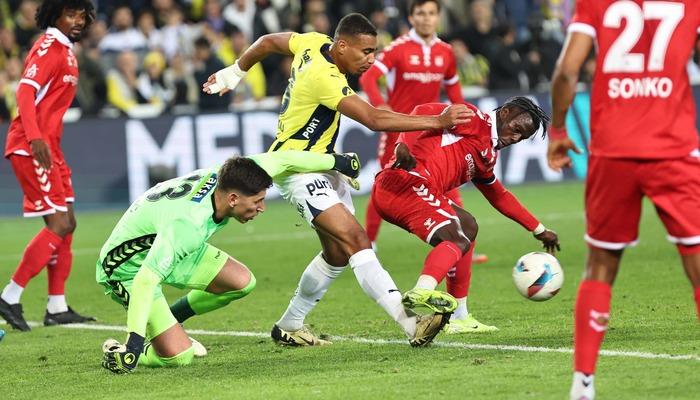 Fenerbahçe, Sivasspor'u 4-0 mağlup ederek zirve takibini sürdürdü!