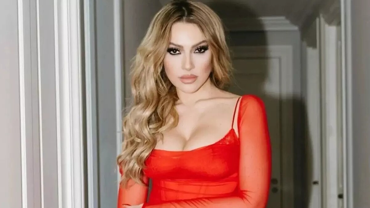 Hadise'nin Kızıl Saçlı Yeni İmajı Herkesin Gözlerini Üzerine Çekti