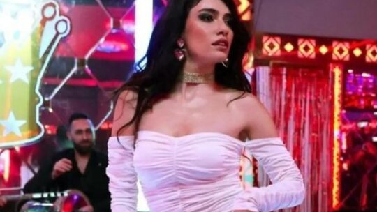 Hazar Ergüçlü'nün 'Dilber' karakteri set arkasını paylaştı, beğeni yağıyor!