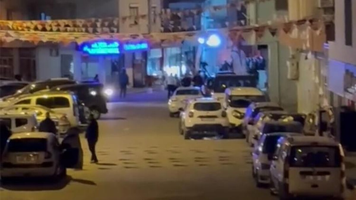 İzmir’de Polis Ekiplerine Silahlı Saldırı: 2'si Ağır 3 Yaralı, Soruşturma Başlatıldı
