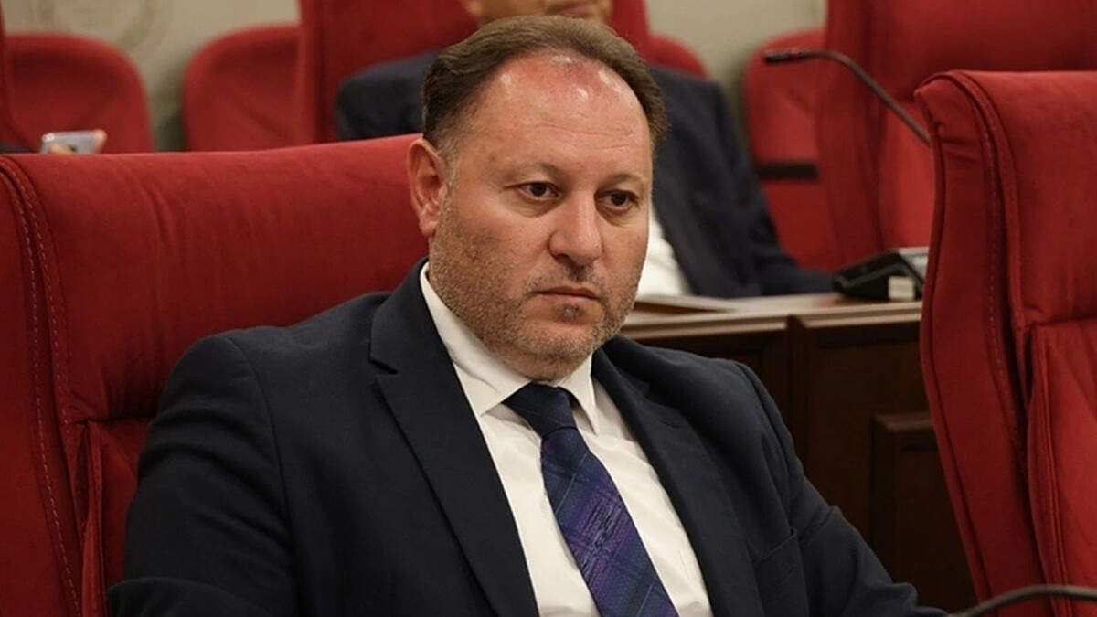 KKTC Meclis Başkanı Ziya Öztürkler istifa etti, bütçe görüşmelerine yeni bir yön verildi!