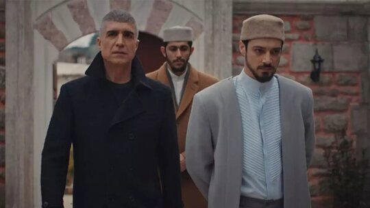 Özcan Deniz ve Mert Yazıcıoğlu'nun 10 yıl önceki fotoğrafı eski halleriyle dikkat çekti