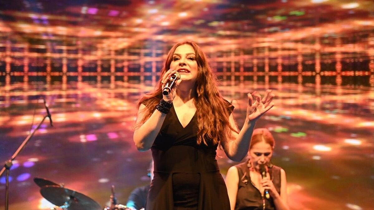 Reyhan Karaca, Demet Akalın’ın cerrahıyla estetik sonrası yeni halini paylaştı!