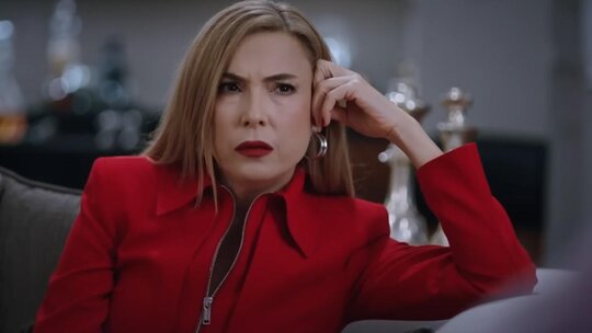 Şebnem Dönmez, Kızılcık Şerbeti dizisinde sakatlandığını duyurdu! Ameliyat ihtimali söz konusu