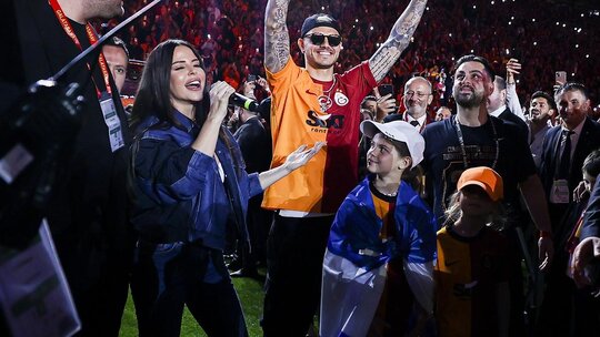 Simge Sağın'dan Icardi'ye özel gönderme! Konserde gol sevinciyle dikkat çekti