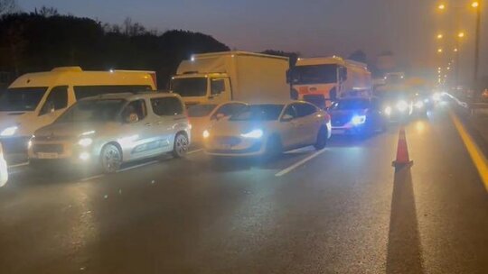 TEM Otoyolu’nda yakıt tankeri kamyona çarptı, Edirne yönü trafiğe kapandı!