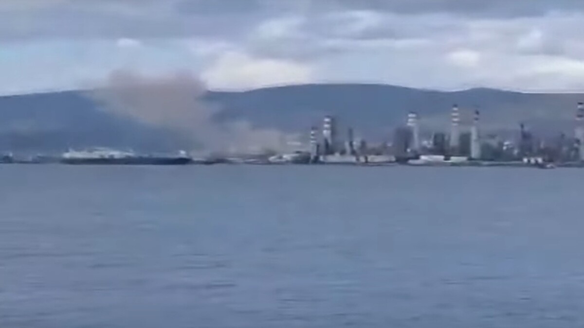 TÜPRAŞ Rafinerisinde Patlama Sesi Duyuldu, İzmit'ten İlk Görüntüler Geldi