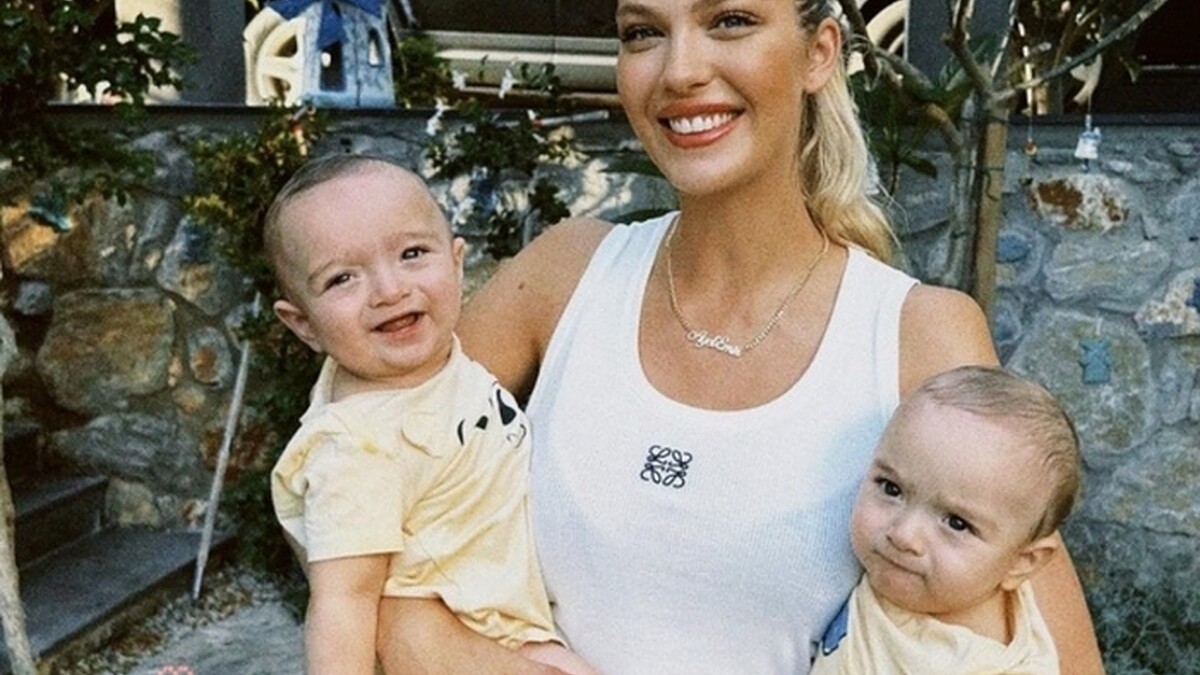 Yasemin Şefkatli, İkiz Bebeklerinin Göz Problemini ve Olumsuz Yorumları Açıkladı!