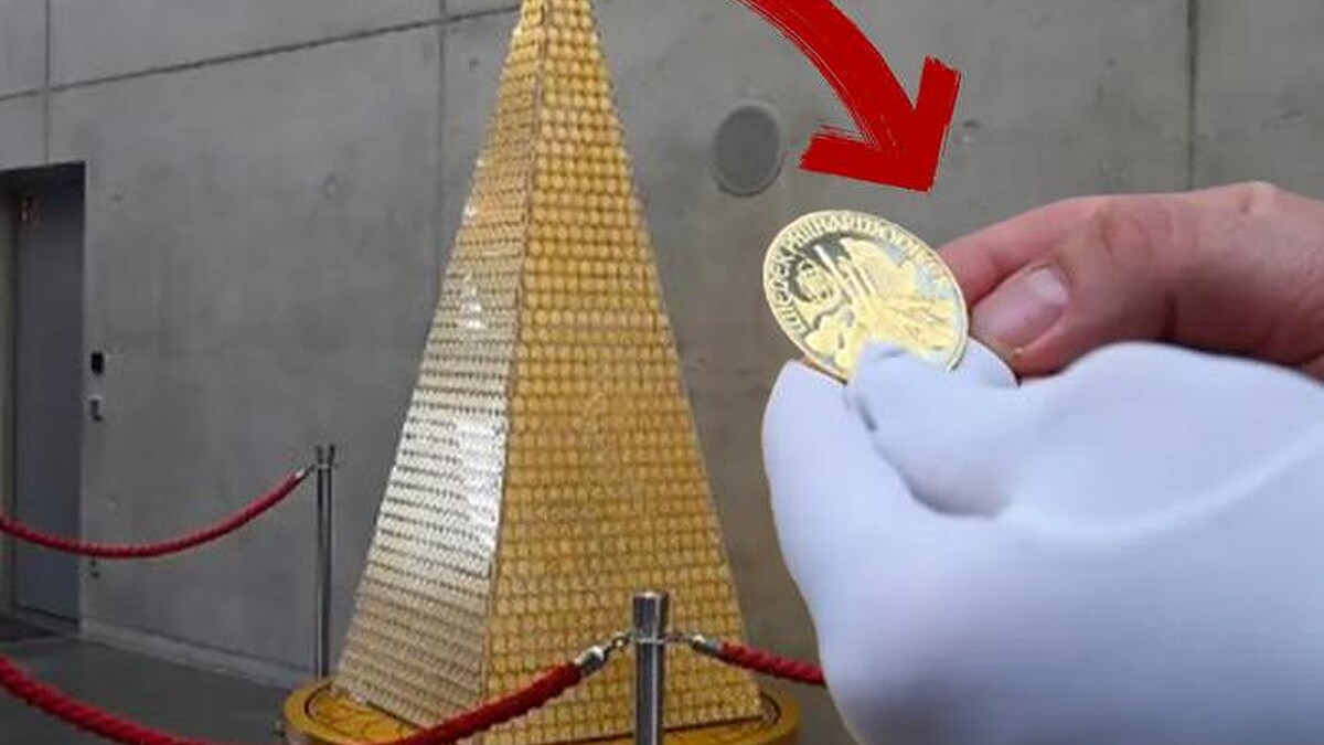 5.5 Milyon Dolar Değerde Altın Noel Ağacı Münih'te Sergileniyor