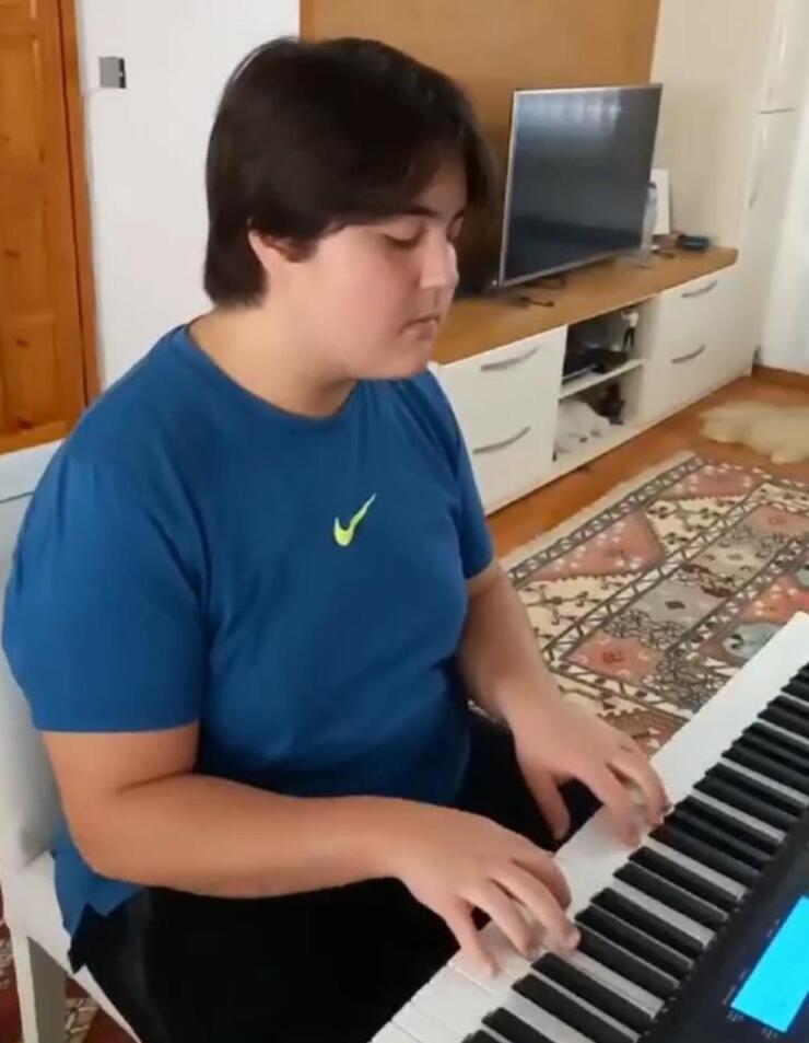 Baha Bayırlı'nın Yetenek Sizsiniz'deki Performansı ve Sosyal Medyada Gündem Olması