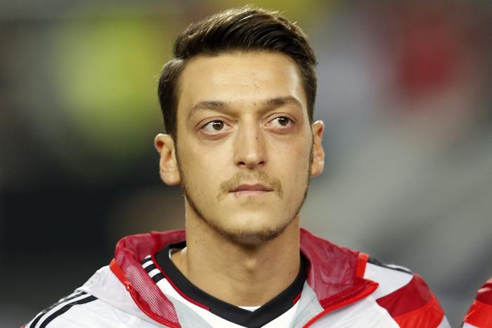Mesut Özil, Başkan Kaan Erdem Erol'un Davetiyle Öğrencilerle Bir Araya Geldi