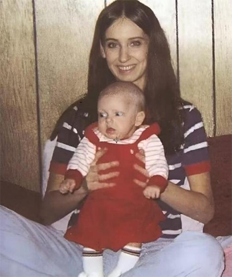Eminem'in Annesi Debbie Nelson, 69 Yaşında Akciğer Kanserine Yenik Düştü