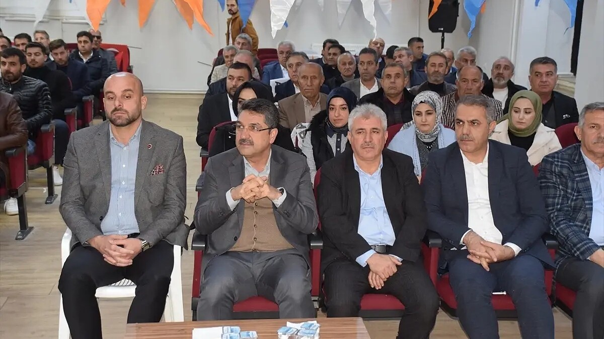 AK Parti Beşiri İlçe Gençlik Kolları 7. Olağan Kongresi'nde Cihan Karabulut Yeniden Seçildi