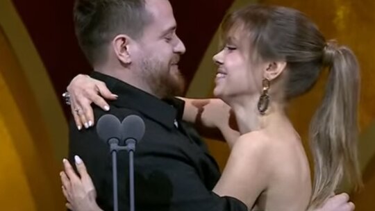 Alper Rende'nin Altın Kelebek Töreni'nde Evlilik Teklifi Şaşkınlık Yarattı!