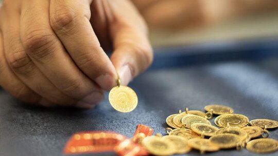 Altın Yatırımı İçin Doğru Seçim: Gram, Külçe mi? Uzmanlar Bozdururken Zarar Etmeyin Diyor
