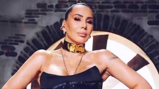 Asena'ya eşi tarafından hediye edilen 40 milyon liralık lüks araba dikkat çekti