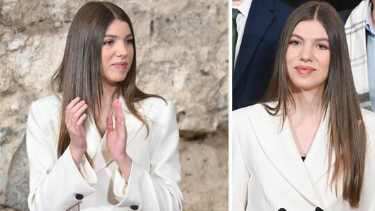 "Beyaz Kuğu Gibi Salona Girdi: Infanta Sofia İlk Ödül Töreninde Parladı"