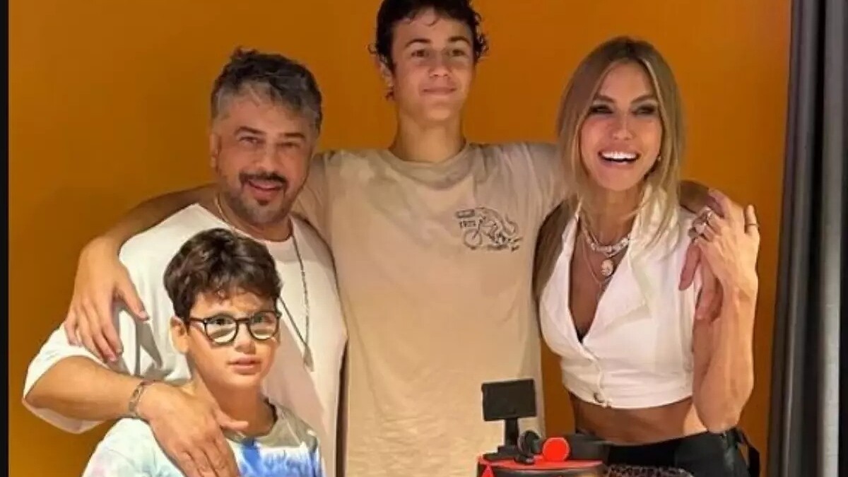 Çağla Şıkel'in Oğlu Kuzey Kayak Kazasında El Bileğini Kırdı, Hastaneye Kaldırıldı