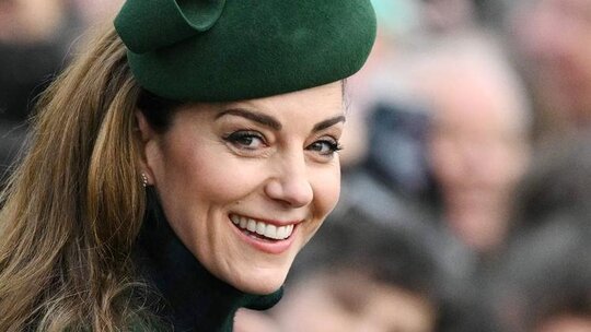 Kate Middleton'un Noel'e katılması halkı sevindirdi, aile fotoğrafı olay oldu