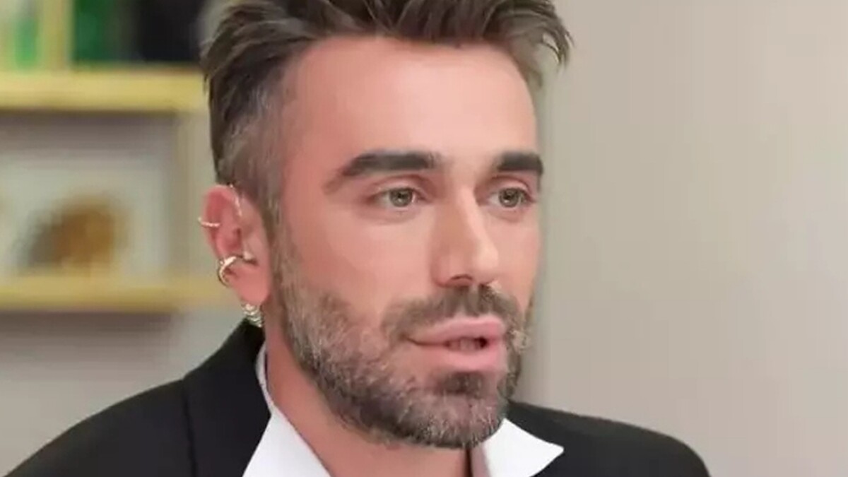 Kemal Doğulu'nun şeffaf gömleğiyle sahne aldığı kadınlar matinesi büyük ilgi topladı