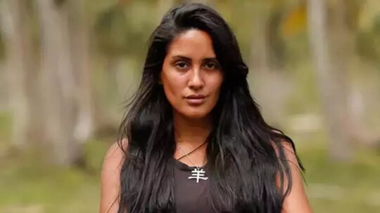 Sahra Işık ve eşi Umre'de, tesettürlü halleri sosyal medyada büyük ilgi gördü