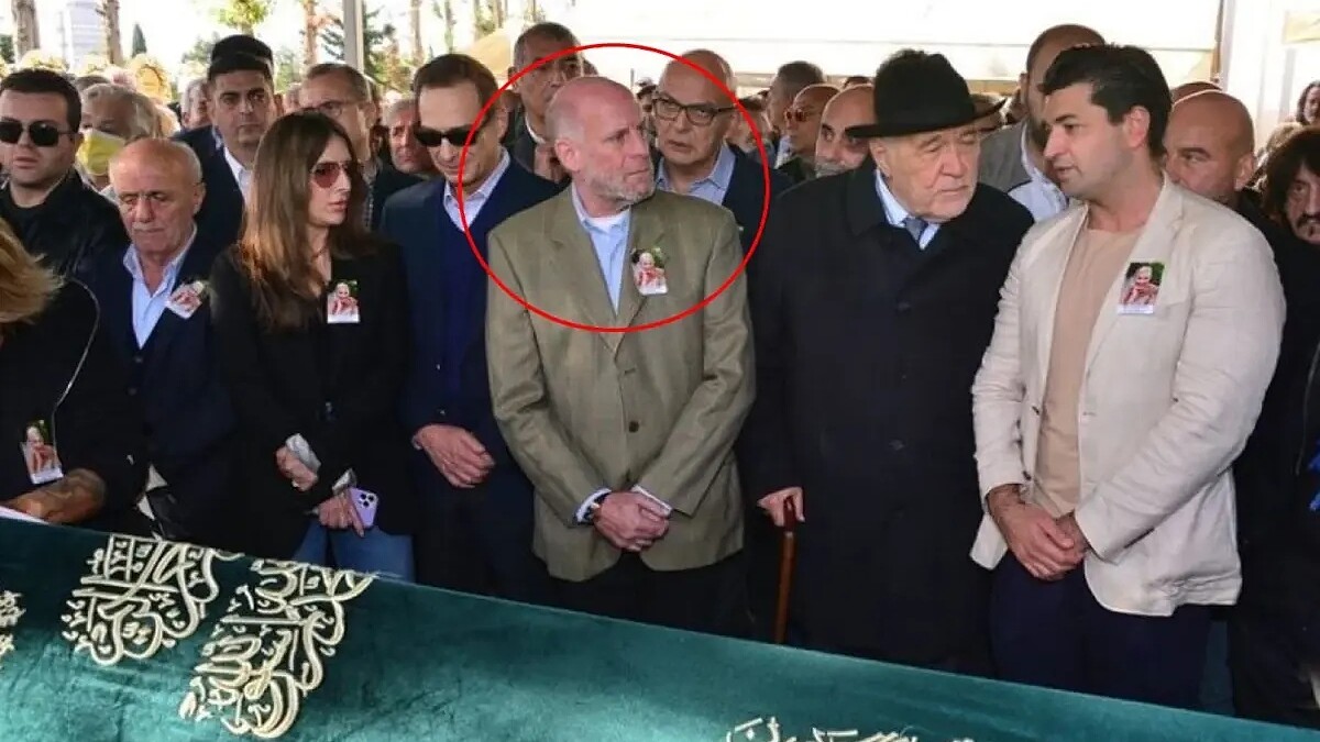 Ünlü oyuncunun kardeşi sahte alkol nedeniyle hayatını kaybetti