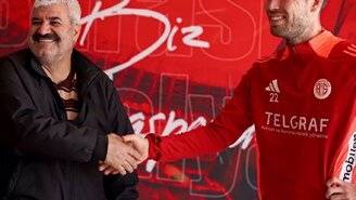 Van de Streek ve güvenlik görevlisi Hünkaş Ergin'in buluşmasında duygusal anlar yaşandı