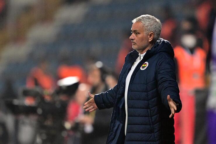 Mourinho'dan Kasımpaşa oyuncularına uyarı: “Taktiksel kültürlerini geliştirmeliler!”