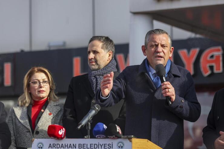 CHP Lideri Özel'den Emekli Maaşlarına İtiraz: 14 Bin Lira Geçim İçin Yetersiz!