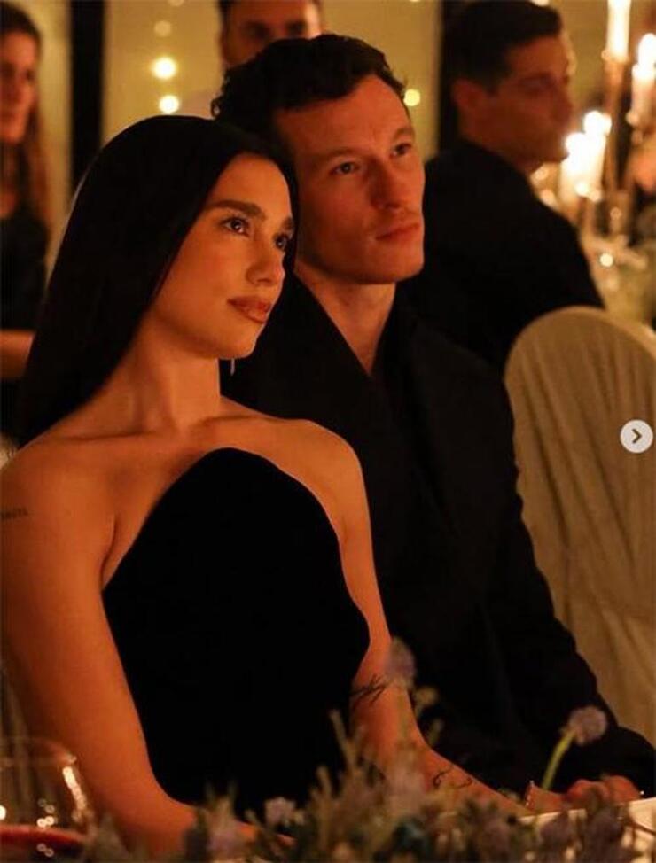 Dua Lipa ve Callum Turner'ın Aşkı Nişan Yüzüğüyle Taçlandı