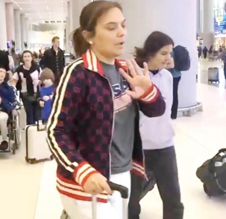 Demet Akalın İstanbul Havalimanı'nda panik anlar yaşadı: Gözlüğüm bile yok!