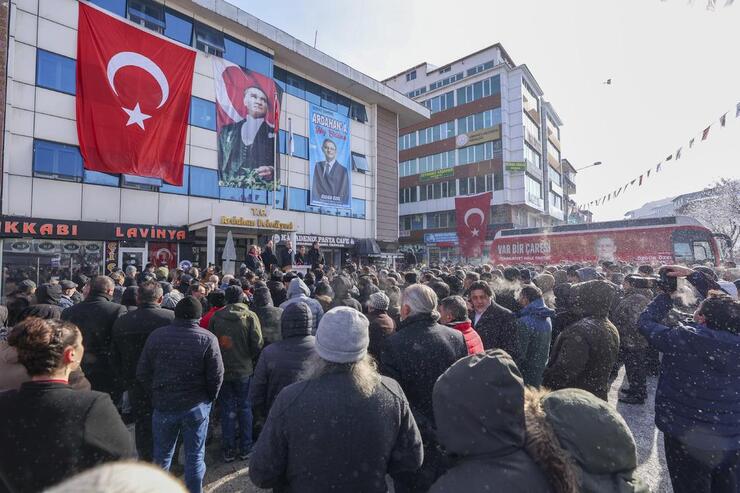 CHP Lideri Özel'den Emekli Maaşlarına İtiraz: 14 Bin Lira Geçim İçin Yetersiz!